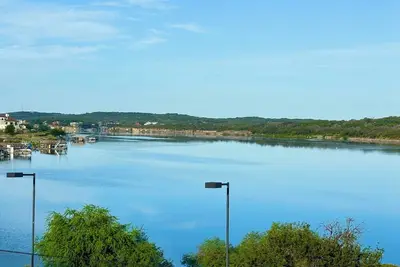 Image de Villa 3115 - 2 Bed / 2 Bath Lakefront Condo at Island Resort - All Amenities