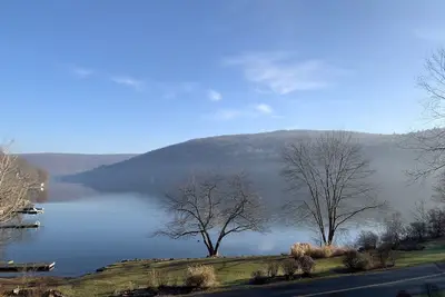 Image de Lake Waramaug Luxury Retreat- Get Away from the City; Country Living at its Best