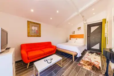 Image de Small Nest With Garden By The Sea