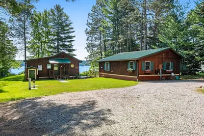 Image de Two cozy, lakefront cottages w/ 2 docks, a patio, firepit, 2 gas grills, & Wifi