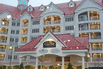 Image de Riverwalk Resort at Loon Mountain with balcony & mountain view
