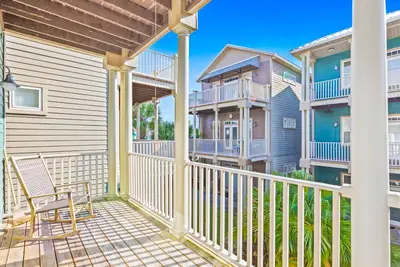 Image de Charming beach escape w/ a shared pool, free WiFi, washer/dryer, & central A/C