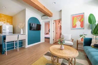Image de ✰ Austelle Suite ✰ Best Area -Walk To Everything!