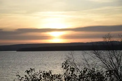 Image de Lake Superior Direct Lakefront! Early September Weekend Openings!