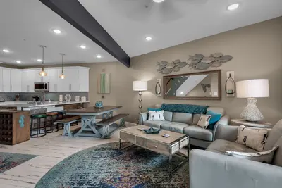 Image de 2 Master EnSuites, Bunk Room  - 3 twins, 2 Xl twins, 1 queen, Steps to Beach