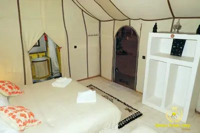 Image de Sleep In Luxury Tent In Desert!