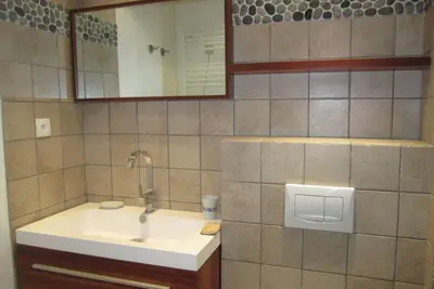 Image de 3ème étage, balcon, parking, télévision, casier à ski, 28m², Brides Les Bains