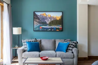 Image de Newly Renovated Rocky Mountain Canmore Chalet
