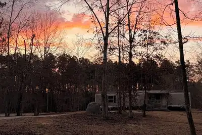 Image de Super clean 7 mile from downtown Newberry safe quiet home Best Deal Around