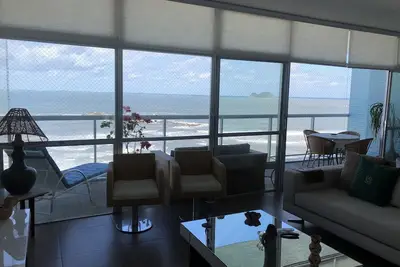 Image de High Standard Apartment with Full Front To The Sea