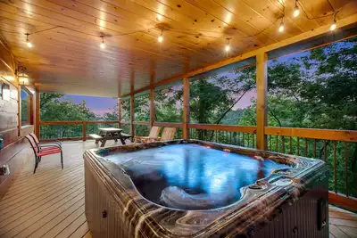 Image de Homey Cabin with Private Hot Tub, Free Attraction Tickets, Pool Table, & Ac