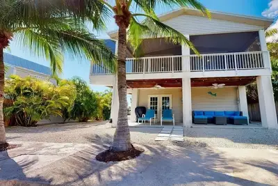 Image de Waterfront home with dock, high-speed WiFi, and central Ac - snowbird-friendly