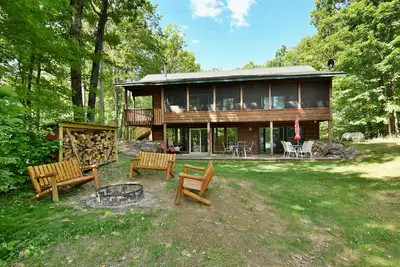 Image de Private Lake Sissabagama house retreat