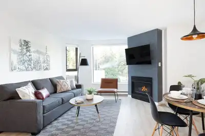 Image de Marquise 212 · Contemporary & Spacious Slopeside 1br Getaway