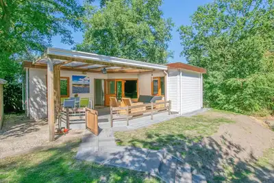 Image de Chalet dans les bois avec véranda et sauna