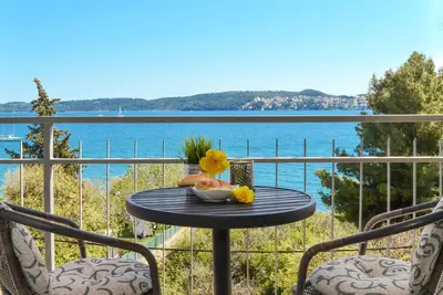 Mar Deluxe 2 with sea view-only 30m from the beach