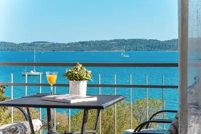 Mar Deluxe 3 with sea view-only 30m from the beach