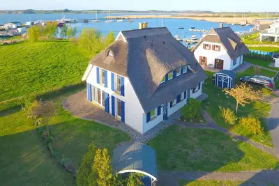 Image de At the sailing harbor, terrace, garden, sea view - vacation home Boddentraum Abendrot