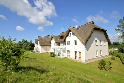Image de Close to the beach with balcony, use of swimming pool and sauna - Strandhaus Mönchgut FeWo16