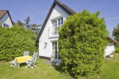 Image de Beachfront idyll by the sea, private bathing area - Gutshof Ostseeblick FeWo 01