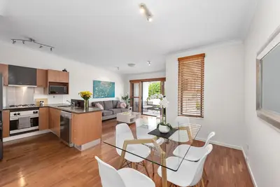 Image de Hidden in New Farm ~ 1 Bed/1 Bath /1 Car/Views