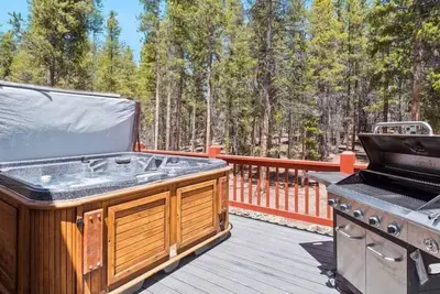 Image de 4br Cozy Retreat - Hot Tub, Grill, Mountain Views