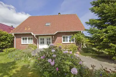 Image de Vacation apartment close to the beach with a beautiful garden - Ferienhaus Gisela