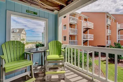 Image de Adorable 1 Bedroom Condo w Ocean Views