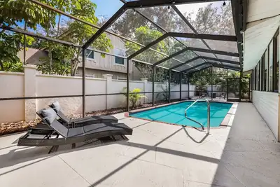 Image de 6br gem! Sleeps 15+ Heated Pool, putting green, Theater Room, Close to Ami