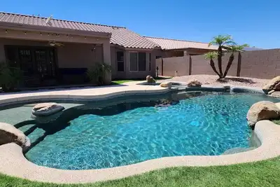 Image de Cozy Spacious House, Pool Heater, Spa, Firepit