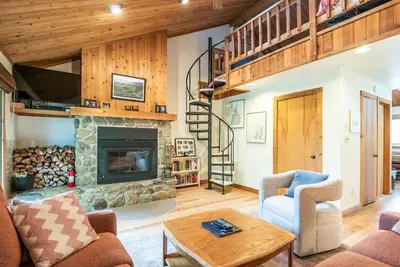 Image de Walk-to-Slope Condo at Timberline Mountain - Nw F7