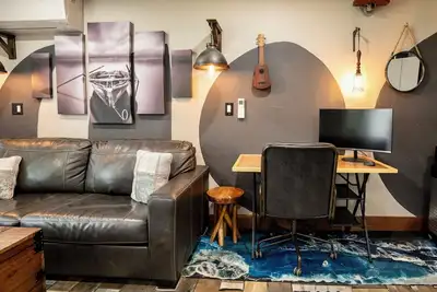 Image de New! RusticLuxe — Fully Custom Boss Cabin at Turtle Bay