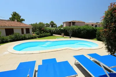Appartement dans une maison de vacances avec Wifi, piscine privée, climatisation, Tv, terrasse