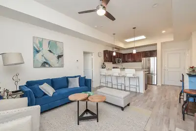 Image de 1c| *Holiday Special* Cozy home in a Lifestyle Center| Home Away from Home|