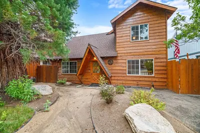 Image de Mallard Landing Lakefront - Log Cabin, Lakeside, Foosball, Lake Views
