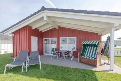 Image de Vacation home \"Strandflieder\" in DagebĂĽll for up to 4 people
