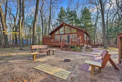 Image de Spacious Family Escape: Walk to Lake Michigan!