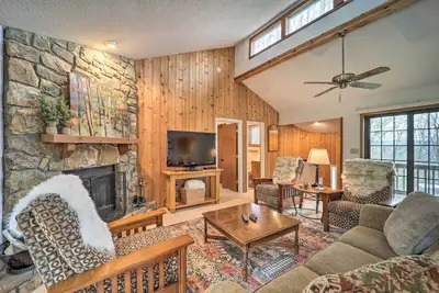 Image de Beech Mountain Home w/ Ev Outlet: 3 Mi to Slopes!