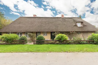 Image de Vacation home Reetdachhaus zur Sandkuhle in Ostenfeld for up to 4 people