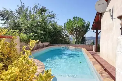 Image de ★★★ Insolite : une maison au charme atypique, avec piscine ★★★