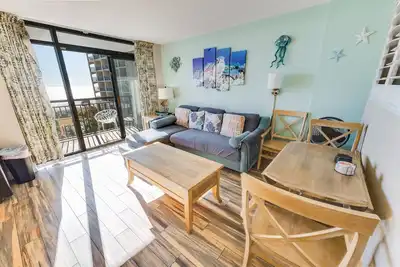 1br Beautiful Beach Cove w/ Private Balcony, Pools