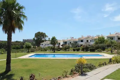 Image de Villa 4+1 personnes, proche plage et centre Albufeira, WiFi, Bbq, A/C, piscine