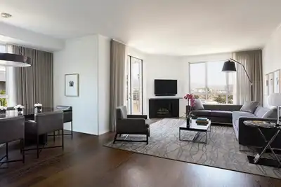 Image de Aka Residences Sprawling Penthouse w/ Full Kitchen, Patio & WiFi