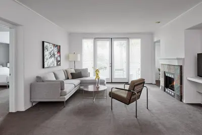 Image de Aka Residences Sharply Appointed Suite w/ Kitchen, Den Space, Patio, & WiFi