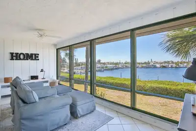 Image de Sam's Cove! Second Floor Condo Overlooking Water