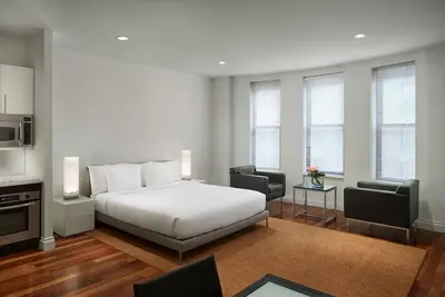 Image de Aka Residences Elegant Studio Suite w/ Full Kitchen, Office Space, & WiFi