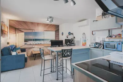 Image de New! 300m océan, superbe appartement, véranda, balcon, parking!