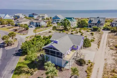 Image de Harbor Island Family Beach Getaway - Golf Cart Included Short walk to Beach and Pool
