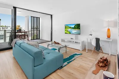 Image de Spacious 2-Bed Unit With Balcony Next to The Gabba