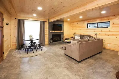 Image de Peek of Donner Lake | Walk to West End Beach!